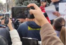 В Бишкеке проходит мирная акция против передачи Кемпир-Абада Узбекистану