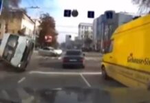 Момент ДТП с участием маршрутки в Бишкеке попал на видео