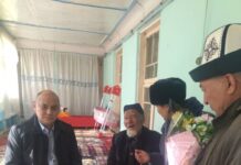 Ала-Букада 98 жашка чыккан милициянын ардагери сыйланды