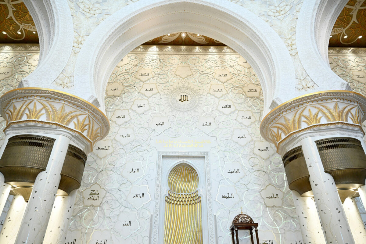 dos 1073 Садыр Жапаров в Абу-Даби посетил мавзолей и мечеть шейха Заеда - фото