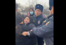 “Арак жыттанып жатат оозунан”: Митингде укук коргоочу Азиза Абдрасулова кармалды