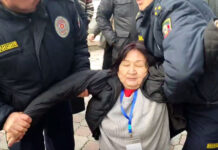 Задержанной правозащитнице Азизе Абдирасуловой в РОВД вызвали скорую