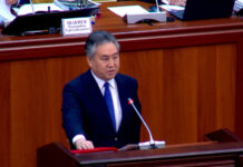 Новые члены кабмина принесли присягу в парламенте