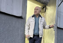 Омурбек Текебаев вышел с допроса