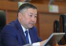 Канат Исаевдин абактагы мөөнөтү дагы бир айга узарды