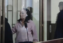 Суранова тергөөчү жана ыкчам кызматкерлер тарабынан кыйноого кабылганын билдирди