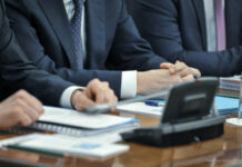 Уволенным госслужащим и лицам с судимостью хотят запретить работать в госорганах