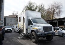 Россия передала Кыргызстану мобильную медтехнику