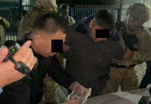 Кара-Кулжа милициясынын кызматкерлери пара менен кармалды