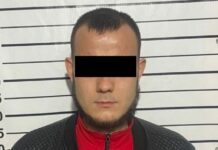 В Сокулуке пассажир ранил ножом таксиста и ограбил его