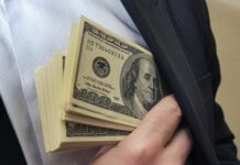 Factcheck: Аппарат президента обошелся бюджету в 7 раз дороже запланированного