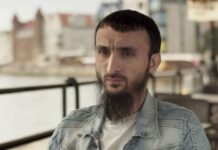 Рамзан Кадыровду сындаган блогер Швецияда киши колдуу болду