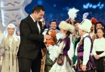 Сегодня в Бишкеке пройдет президентская елка, приглашены более тысячи детей