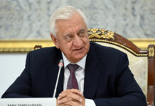 В Бишкек прибыл Михаил Мясникович