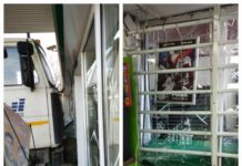 В Бишкеке мусоровоз врезался в АЗС. Фото