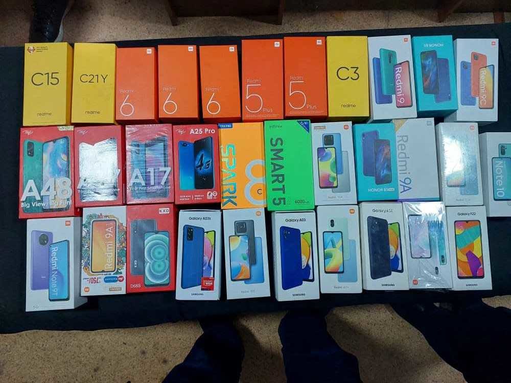1516637.a091ecc7ad94043823aae430c7aeca96 В Оше из контейнера на рынке украли больше 30 мобильных телефонов