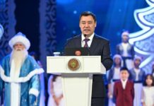 Президент балдарды куттуктады: “Жаңы ачылыштарды жана жеңиштерди күтөбүз”