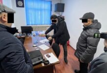 Жактоочу жана жеке аудитор пара алып жаткан жеринен кармалды, – УКМК