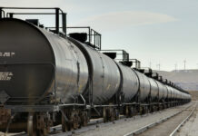 Кабмин продлил запрет на вывоз нефти и нефтепродуктов из Кыргызстана