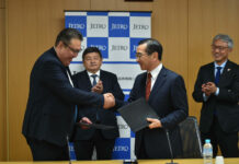 Акылбек Жапаров: Кыргызстан заинтересован в японских технологиях