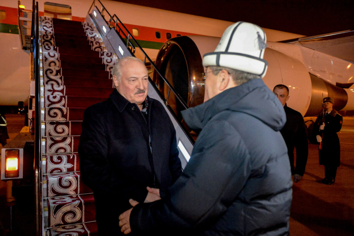 6391dfd80b080 thumb В Бишкек прибыл президент Беларуси Александр Лукашенко. Фото