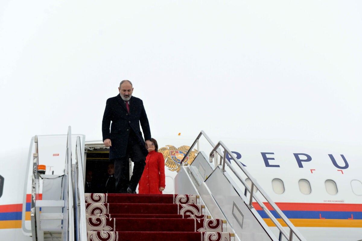 6392cbe84c9d8 В Кыргызстан прибыл премьер-министр Армении Никол Пашинян