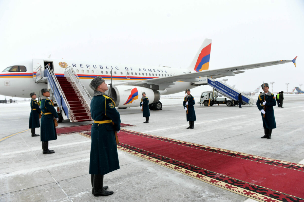 6392cc023bbe3 В Кыргызстан прибыл премьер-министр Армении Никол Пашинян