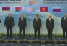 Садыр Жапаровдун бутундагы “лабутени” кызуу талкуу жаратты