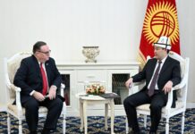 Садыр Жапаров принял нового посла США Лесли Вигери