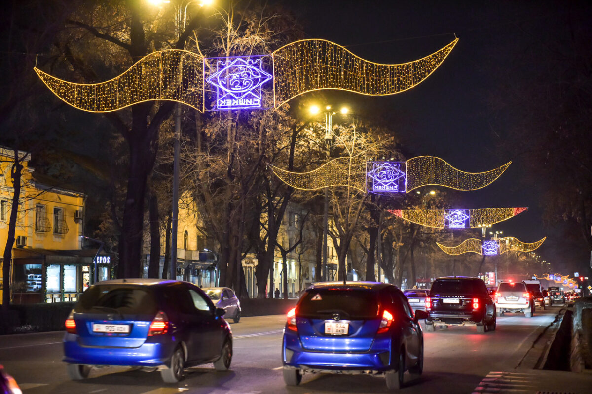 BEK 3291 Бишкек украшают новогодними инсталляциями. Фото