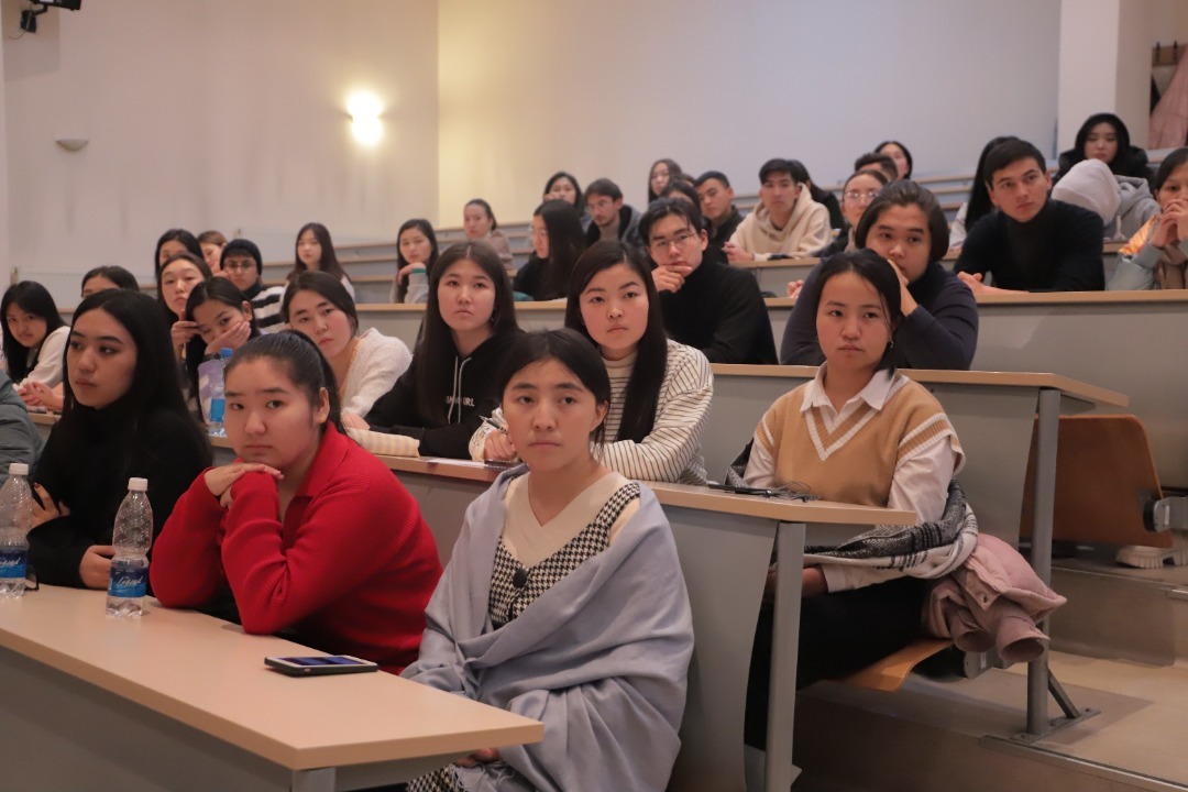 WhatsApp Image 2022 12 08 at 15.40.45 1 Кыргыз-Түрк «Манас» университетинин студенттерине зомбулукту алдын алуу боюнча семинар өткөрүлдү
