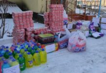 Милиция кызматкерлери жардамга муктаж болгон өспүрүмдөргө кайрымдуулук көрсөтүштү