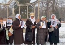 Жапырт кармалгандардын жакындары акцияга чыгышты