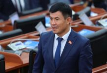 Депутаты в закрытом режиме рассматривают вопрос выселения из кабинета Бакирова