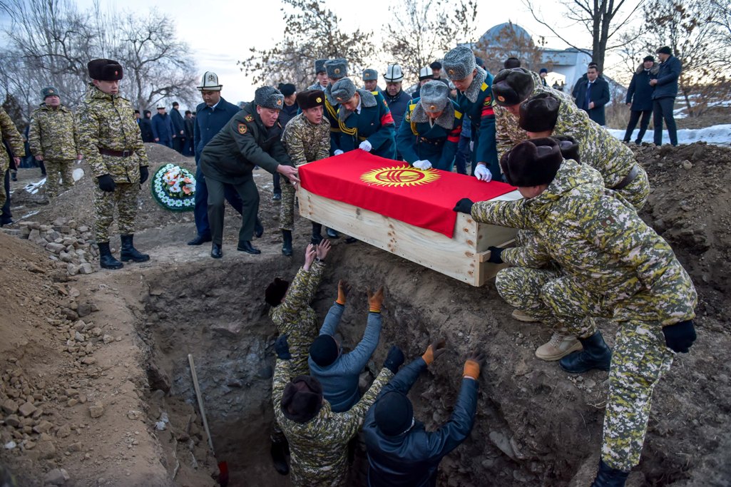bek 3535 В «Ата-Бейите» похоронили пограничника, погибшего в ходе конфликта на границе