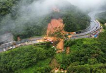 В результате оползня в Бразилии десятки человек пропали без вести. Есть погибшие.