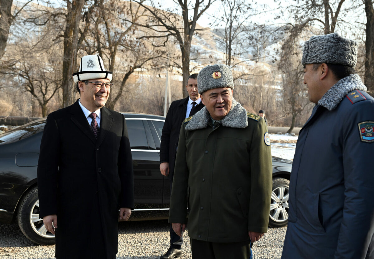 dos 3815 Президент открыл новую казарму для военнослужащих Внутренних войск в Бишкеке