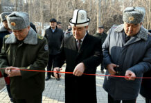 Президент открыл новую казарму для военнослужащих Внутренних войск в Бишкеке