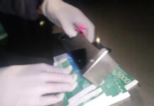 У бишкекчанина вымогали $6 тысяч. Подозреваемых задержали с поличным