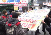 Демонтаж «рекламного мусора». Владельцы баннеров устроили потасовку с тазалыковцами