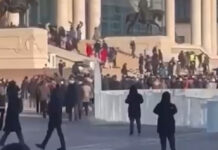 В Монголии массовые протесты. Люди штурмуют Дворец правительства