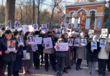 В Бишкеке собрались родственники задержанных по делу Кемпир-Абада