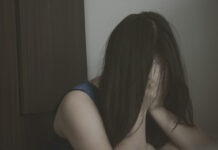 В Токмаке 80-летнего пенсионера подозревают в изнасиловании девочек 12 и 13 лет