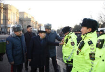 Патрульным в Бишкеке выдали новую форму. Фото