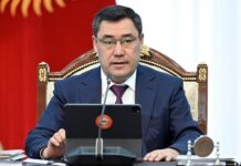 «Кыргыз жарандары кыргыз тилинде сүйлөп, жазып, ойлоно алгандай шарт түзүшүбүз керек», — Жапаров