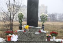 Жамал Сейдакматованын бейитине эстелиги орнотулду