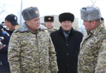 Ташиев кыргыз-өзбек чек ара постуна барды