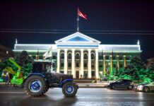 Праздник к нам приходит. «Бишкекзеленхоз» устроил предновогодний парад спецтехники