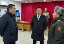 Президент Куралдуу Күчтөрдүн Аскер институтун күтүүсүз текшерүүгө алды