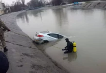 Аламүдүн дарыясына жеңил унаа түшүп кетти